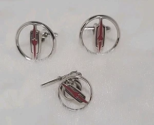 VTG 1960s Oldsmobile Red Rocket Silver Colored Cufflinks & Tie Tac Set  Anson - Picture 1 of 6