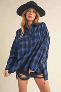 Aemi + Co Side Slit High-Low Plaid Long Sleeve Polo Shirt - Picture 1 of 4