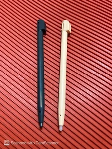 Nintendo 2DS (Flat) - 2 Colours Replacement Touch Stylus Pens | FPC - Picture 1 of 4
