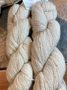 SURI ALPACA Millspun skeins CREAMY BEIGE White Blended Cotswold-Firestar Add #2 - Picture 1 of 9