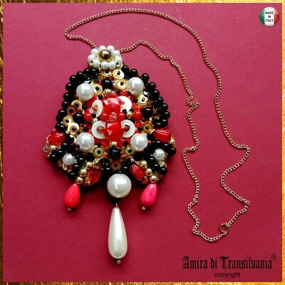 Pendaglio Gioiello Ricamato Collana Donna Pendente Bigiotteria Cristalli Perle - Immagine 1 di 4