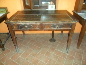 STUPENDO Tavolo Luigi XVI del '700 in noce SCOLPITO - Foto 1 di 3