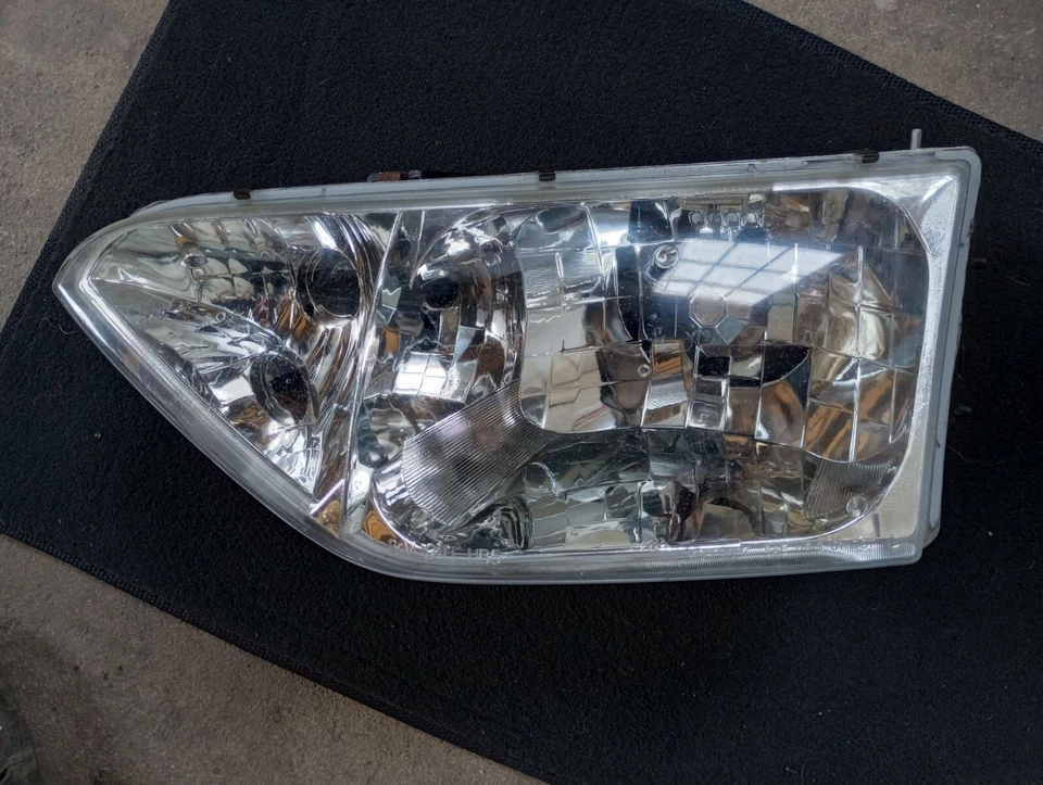  Conjunto de faros delanteros izquierdo Nissan Quest 2001 Foto 1 de 1