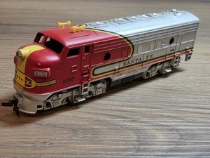 Vintage Atheanrn Santa Fe 4015 Model Train Locomotive Diecast Metal Collectible - Picture 1 of 11