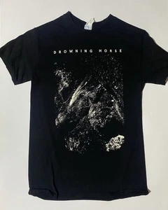 DROWNING HORSE T-SHIRT Mens Size S Gildan Aus Metal MT29 - Picture 1 of 3