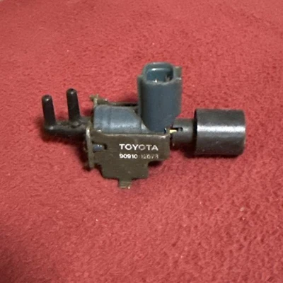 1989-95 Toyota Pickup 4Runner T100 válvula de interruptor de vácuo genuína VSV # 90910-12073 - Imagem 1 de 4