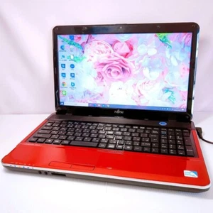 Fujitsu LIFEBOOK Intel pentium B940 SSD 256GB RAM 4GB 15.6 Inch - Picture 1 of 9