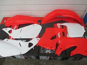 POLISPORT Honda PLASTIC KIT 1997 1998 1999 CR250 CR250R Honda red 90698 - Picture 1 of 3