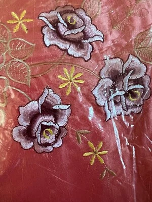 Juego de dos nuevas fundas de cojín bordadas de seda oriental de 16.”x16” (¡PInk!) Foto 1 de 2