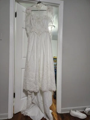 Vintage Victorian, intricate lace, handmade wedding dress med (6/8)  unbranded - Image 1 of 4