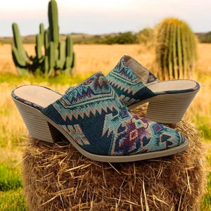 Wonderly Lasso Women's Sz 9 Southwestern Tapestry Western Heeled Mules Point Toe - Picture 1 of 9