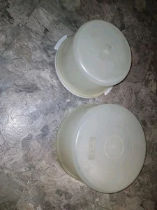 VTG. Tupperware #256 Round 12" Large & 683 - 10" Cake Pie Cookie Carrier  Qty.2 - Picture 1 of 4