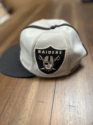 老式奥克兰突袭者队 NFL Snap Back 路易斯维尔 MGG 公司头盔帽子  — 第 1/4 张图片