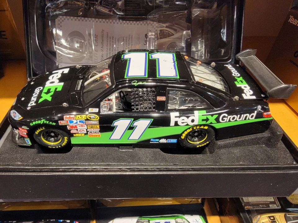 Denny Hamlin #11 FedEx Freight 2008 - Toyota Camry Elite escala 1:24 #282/300 Foto 1 de 4