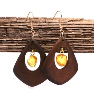 Pendientes colgantes de madera marrón con ámbar báltico amarillo - Imagen 1 de 5