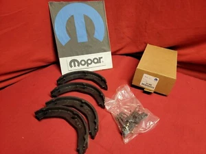 NOS MOPAR 99-04 Grand Cherokee Parking Brake-Shoes 5011988AB - Foto 1 di 3