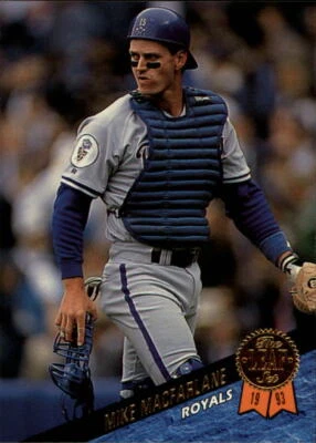 1993 Leaf #422 Mike Macfarlane - NM - Image 1 of 2