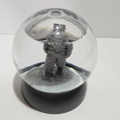 Paladone Astronaut Rompecabezas Globo de Agua Tierra El Hombre en la Luna Foto 1 de 4