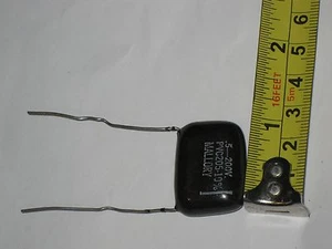  VINTAGE MALLORY CAPACITOR •5-200 V PVC 205-10% - Picture 1 of 2