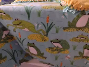 Manta de tela de lana sin costuras - Ranas saltando en almohadillas de lirios - Imagen 1 de 1