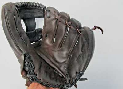 Guante de béisbol/softbol Wilson A700 juvenil/mujer, lanzamiento con la mano derecha, 11 pulgadas Foto 1 de 4