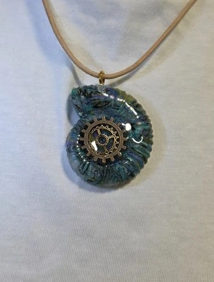 Collar de amonita imitación fósil concha Steampunk Gorhic natural  Foto 1 de 4