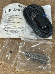 Nuevo de Lote Antiguo 1 pieza Nuevos Sensores Fotoeléctricos Omron E3S-AD63 con Soportes - Imagen 1 de 5
