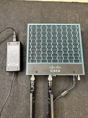 Cisco 810 Series Router Cisco 819-4G Router w/Power Supply & Antennas - Image 1 of 4