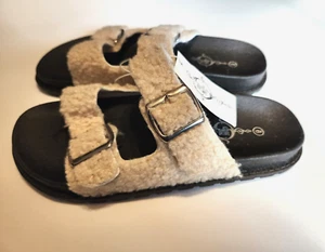 Womens Size 9 White Fuzzy Buckle Sandals - Slip On - Flip Flop Shoes - Picture 1 of 3