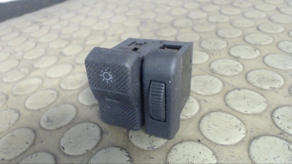 Lichtschalter VW Polo 86 C 12 Monate Garantie Sofortversand - Bild 1 von 1