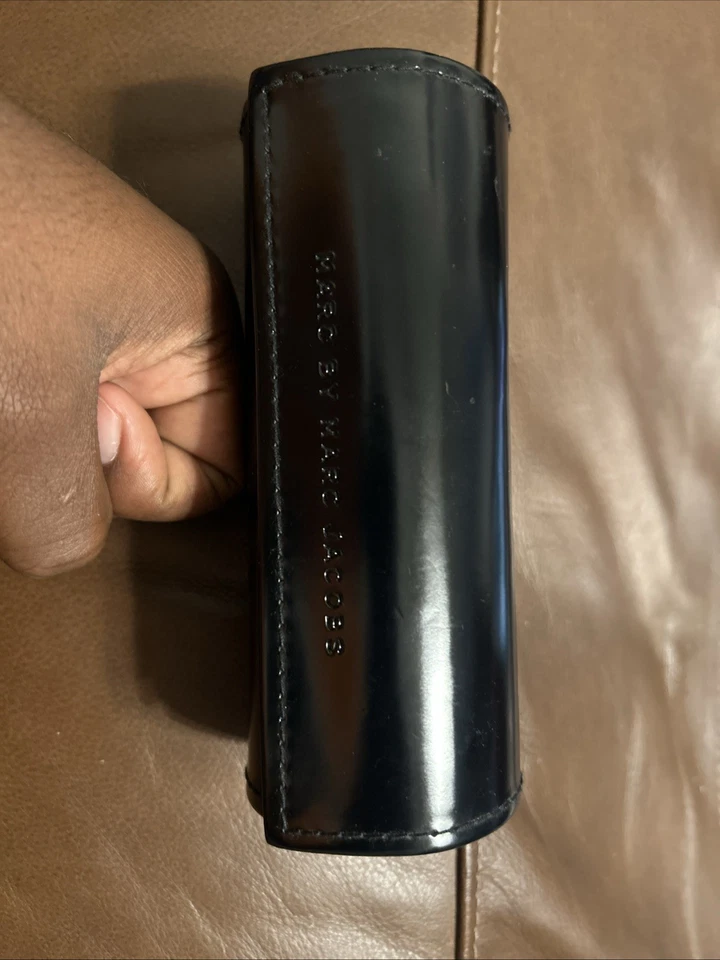 Чехол для очков Marc Jacobs PatentHard с чистящей тканью - Изображение 1 из 4