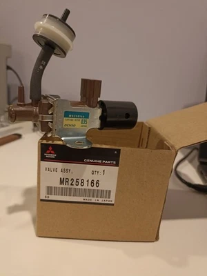 MITSUBISHI Genuino PAJERO MONTERO Válvula Control Emisiones Sol MR258166 OEM Foto 1 de 2