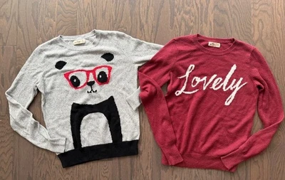 Hollister Co. Lovely Script Graphic Crew Neck Sweater lot Panda Sz XS - Image 1 of 4