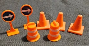 Matchbox Road Cones And Signs - Picture 1 of 11