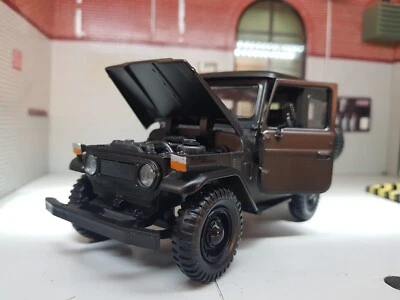 Toyota Land Cruiser FJ40 Black Matt 1:24 Scale Diecast Model Detailed Motormax - Image 1 of 4