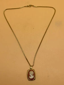 Vintage Red & White Oblong Cameo Pendant on Fine Gold Tone Metal Chain - Picture 1 of 6