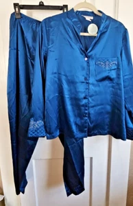 Morgan Taylor Intimates woman Sz M silky satiny blue embroidery 2pcs set of pjs - Picture 1 of 13