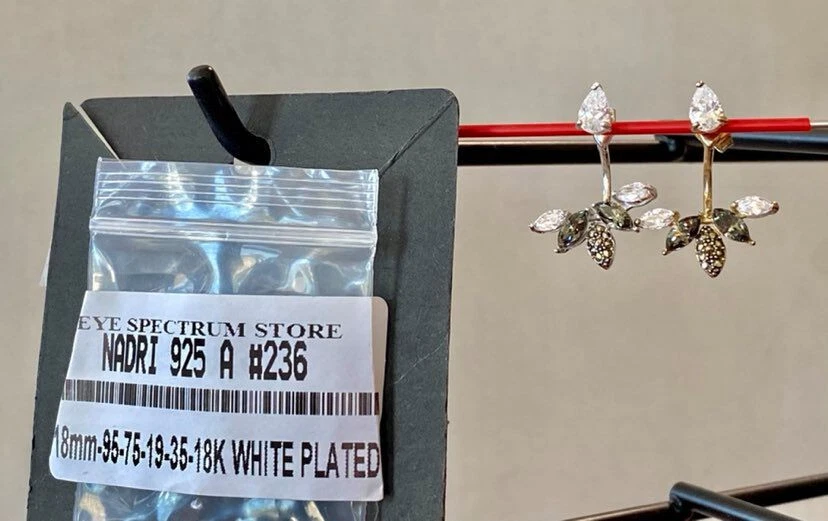 Pendientes NADRI 925 18K enchapados en blanco 18 mm $95 nuevos sin etiquetas #236 Foto 1 de 1