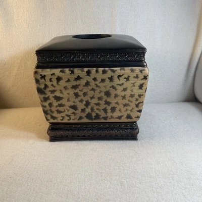 Caja de pañuelos Wildlife Safari cubierta resina estampado animal y color bronce Foto 1 de 4