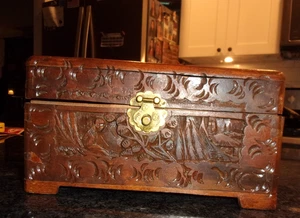 JOYERÍA BARATIJA CAJA DE MADERA TALLADA A MANO - Paisaje Mural Asiático - 10" x 5,5" DE COLECCIÓN - Imagen 1 de 12