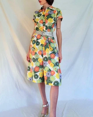 Vintage 1960s Mod Floral Shirt Waist Dress with Pockets: Womens XL, Zip Front - Image 1 of 4
