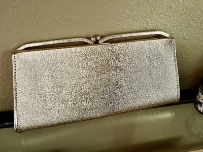 Vintage 80's Unbranded Faux Leather Metallic GOLD Clutch purse Kiss Lock - Image 1 of 4