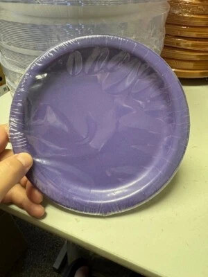 Platos de papel morado 6-7/8" 24ct. Vajilla y suministros de fiesta ¡¡Nuevo!!! Foto 1 de 2