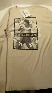 T-shirt a maniche lunghe ufficiale nuova con etichette Bruce Lee ""Be Water My Friend"" taglia large - Foto 1 di 3
