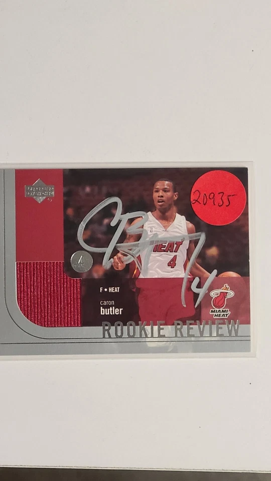 Camiseta autógrafa de revisión de novato de la cubierta superior de la NBA 2002-03 Miami Heat Caron Butler Foto 1 de 1