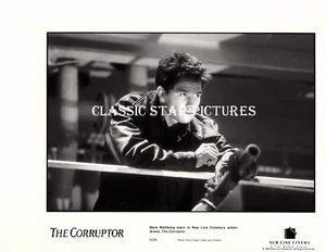 J970 Mark Wahlberg The Corruptor 1999 lot of 2 8 x 10 vintage photos - Picture 1 of 2