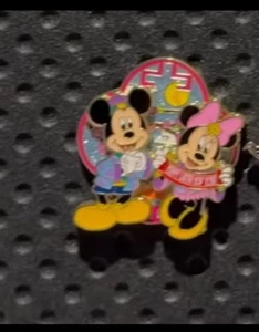 PREVENTA 2025 Prendedor LE Mickey y Minnie Mouse Año Nuevo Lunar Parques Disney - Imagen 1 de 1
