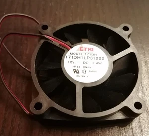 ETRI LÜFTER MODELL 171DH1LP31000 DC12V 2,4W 60X60X15 2-Pin Kühllüfter Bär - Bild 1 von 3