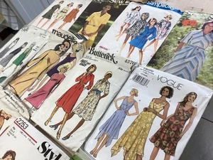 JOB LOT VINTAGE SEWING PATTERNS  mixed sizes - Picture 1 of 5
