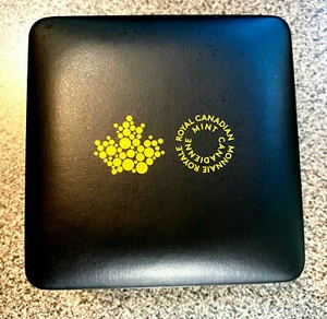 RCM LARGE STYLE NEW BLACK CLAMSHELL 1OZ BOX W/ INSIGNIA MAPLE LEAF - NO COIN - Picture 1 of 2